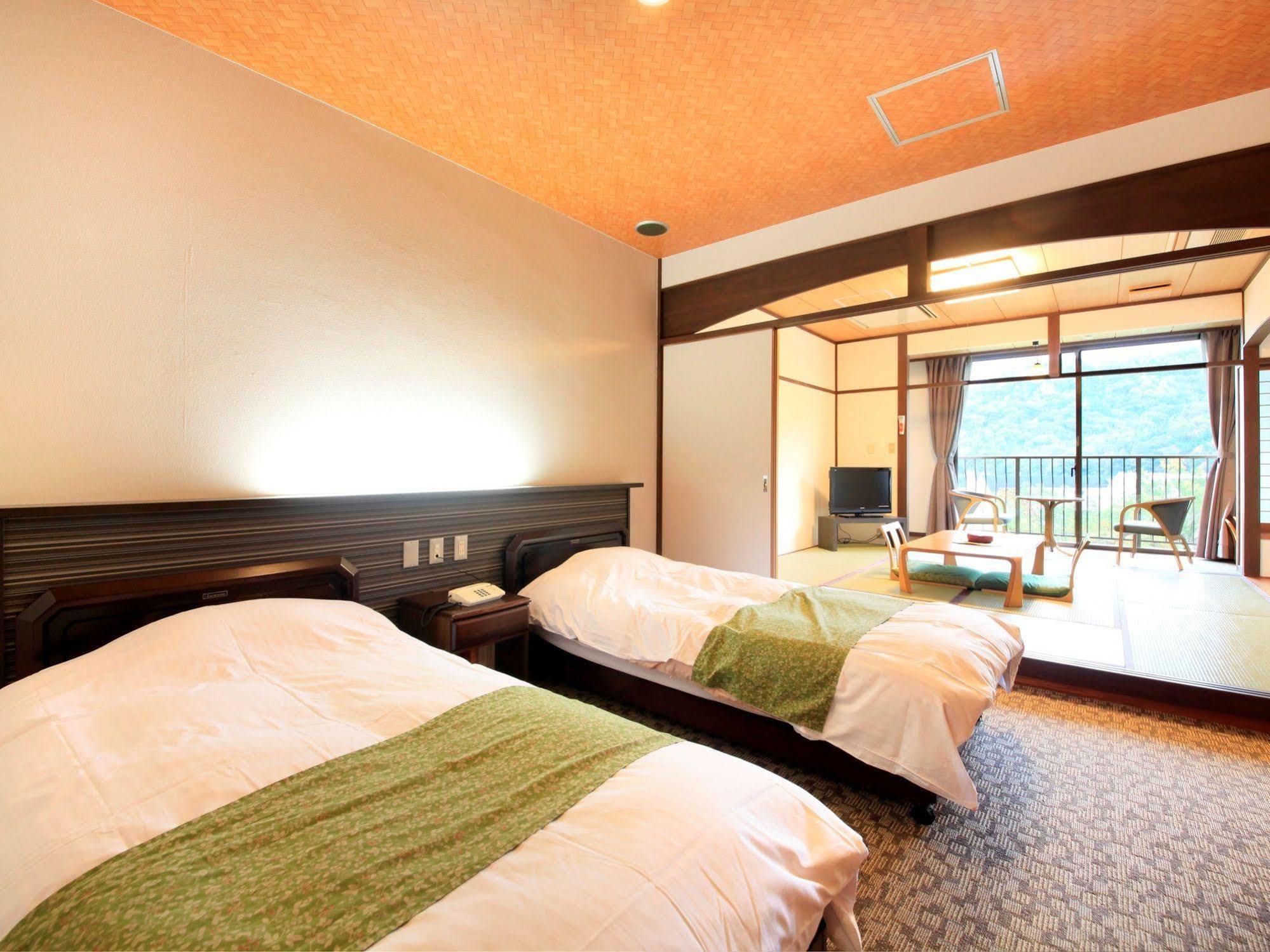 Hotel Kamogawaso Takehara Экстерьер фото